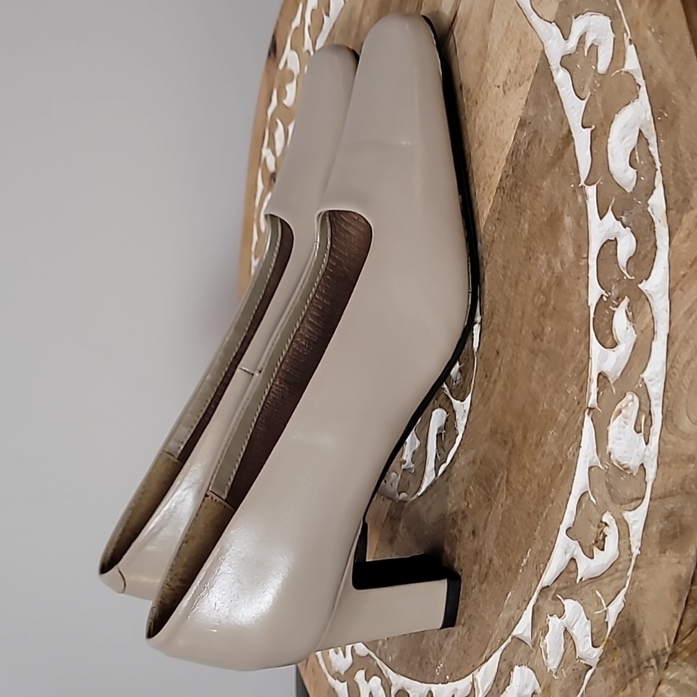 Harve Benard Women's Beige Nude Tan Pumps Heels 8M